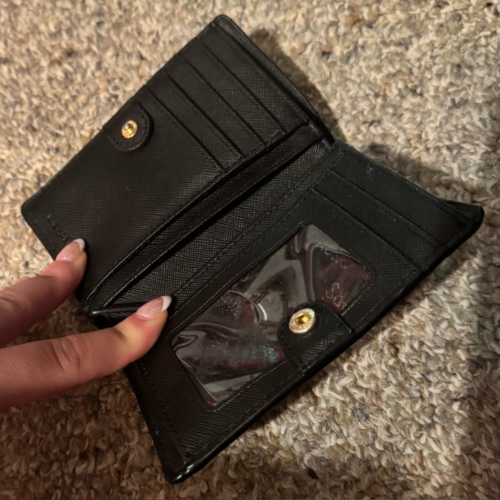 Michael Kors Women’s Black Leather Bifold Wallet 5 Inches X 3.5 Inches - Picture 2 of 3
